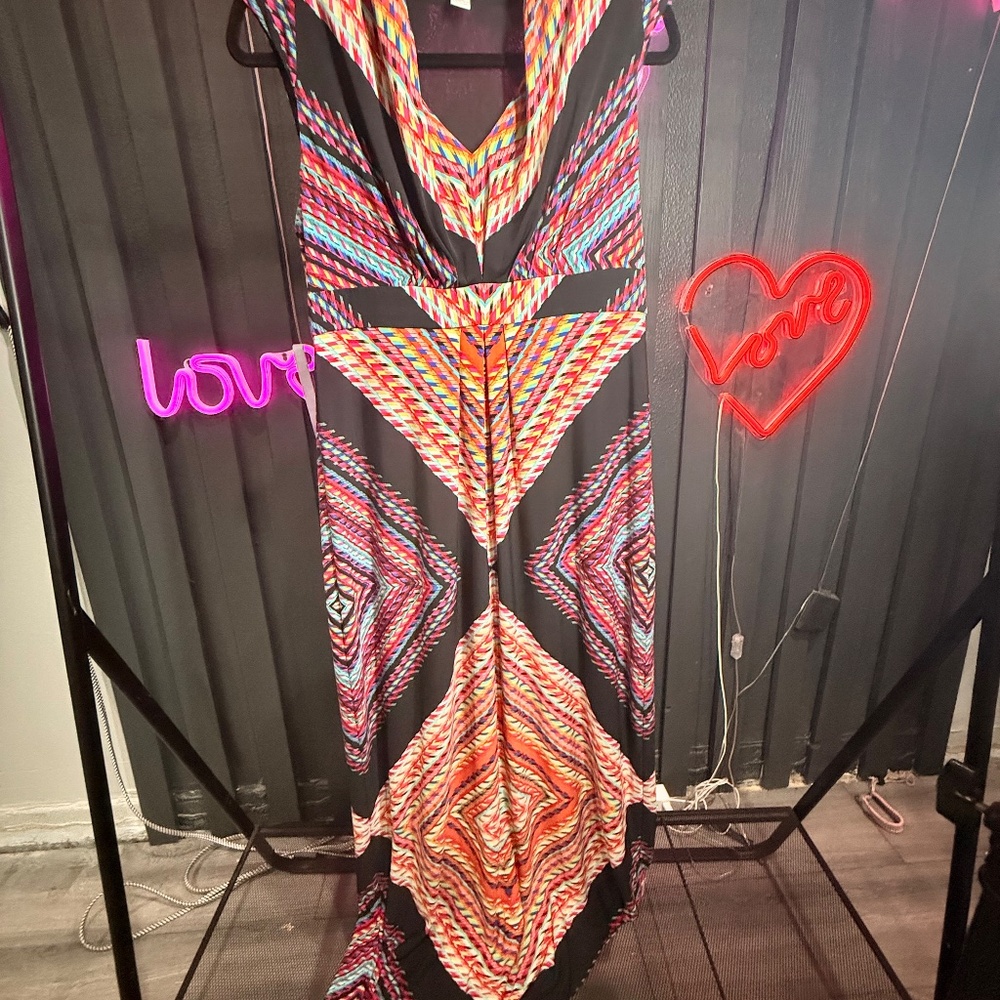 Vibrant geometric maxi dress Size 1 - Picture 3 of 8